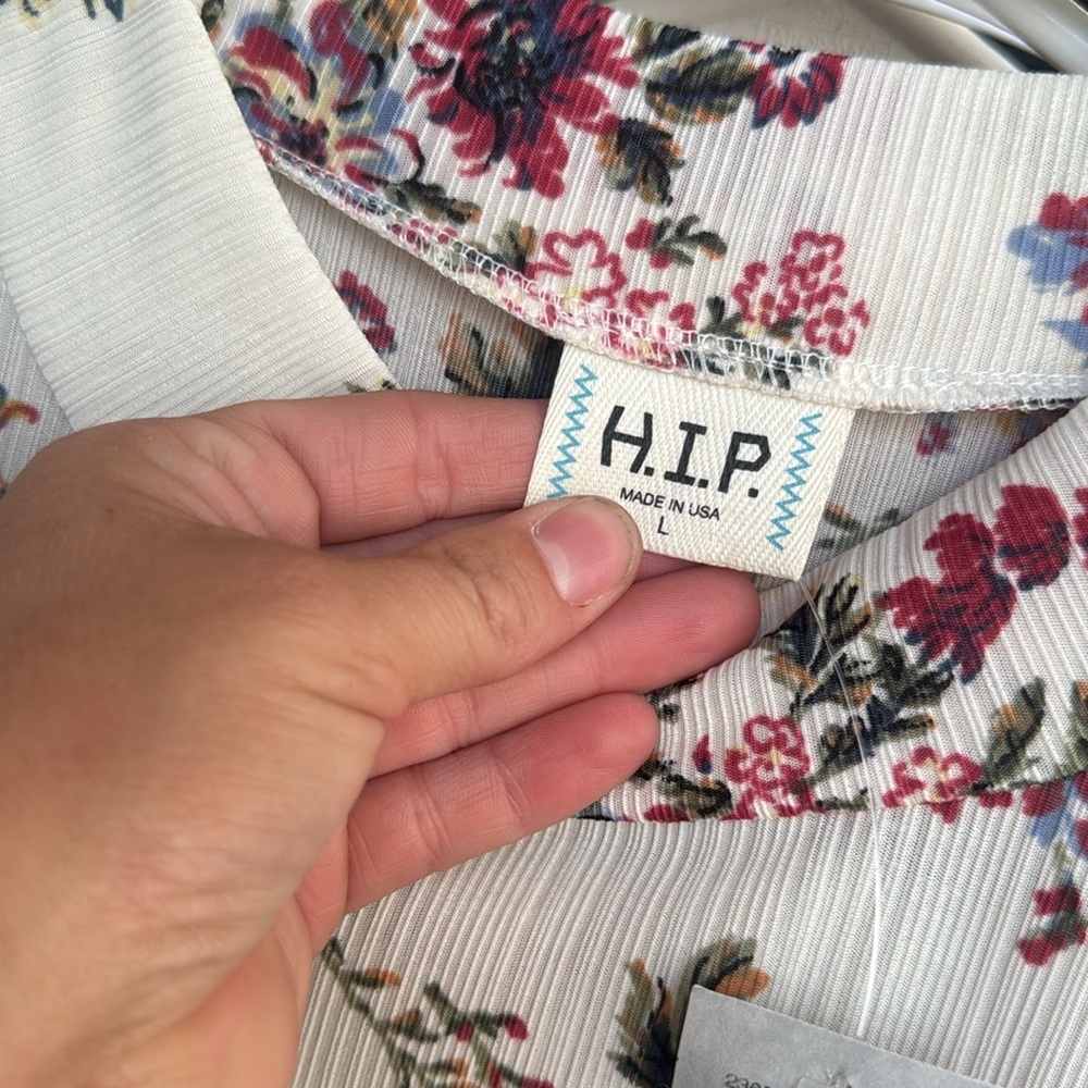 h.i.p. Floral Ribbed Top with Red and Blue Accents from buckle NWT - Picture 3 of 5
